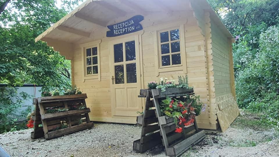 Kamp Na Otoku - Ljubno Ob Savinji Hotell Exteriör bild